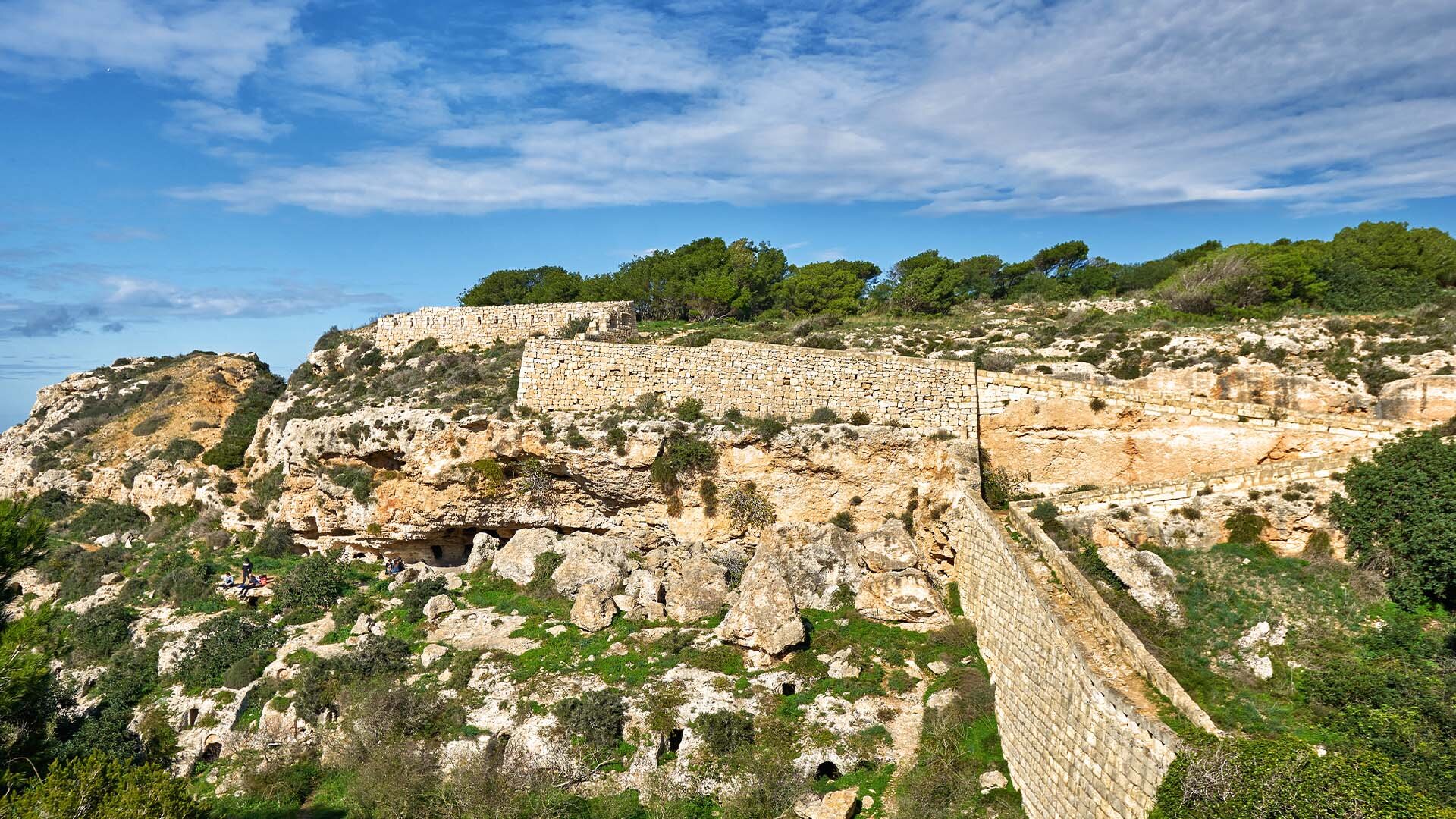 Victoria Lines in Malta - Maltatina