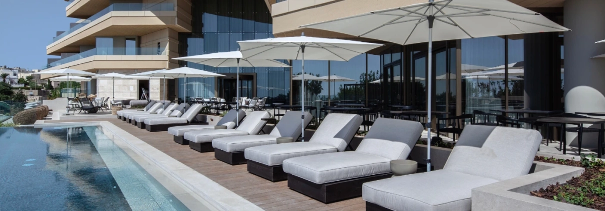 The Ridge Pool Bar - Verdala Wellness Hotel AX Privilege
